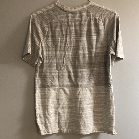 Nike grey and white short sleeve t shirt - Picture 2 of 4